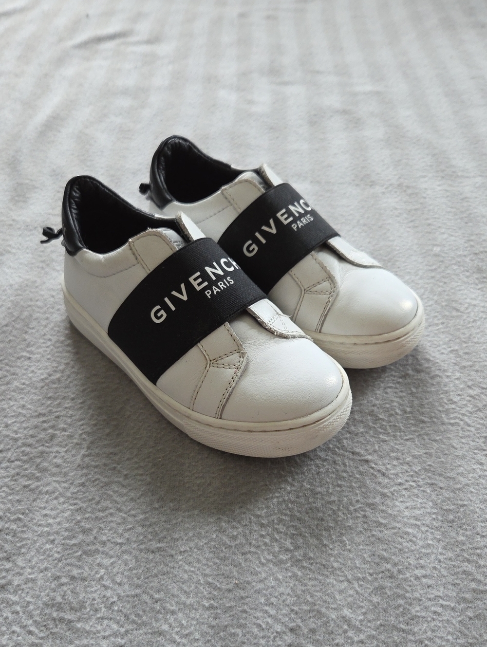Givenchy Kids White Sneakers with Black Logo Strap